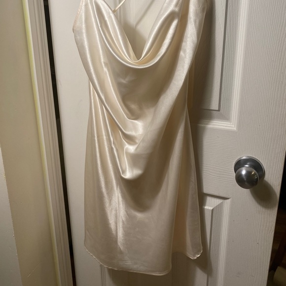 Silk white mini dress - Picture 5 of 5